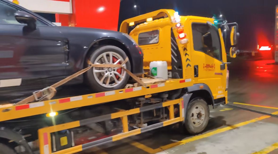 梅州行车途中遇到突发状况该如何呼叫道路救援？